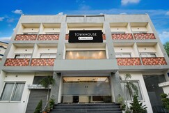 Rooms of Super OYO Townhouse Vibhuti Khand Gomti Nagar Formerly Pratham Inn