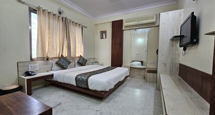 Hotel Shri Vithalesh (In Front of Temple) Room Type - Super Deluxe Room