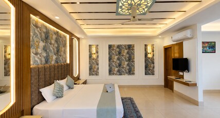 The Royal Terrace Room Type - YUVRAJ PREMIUM AC ROOM WITH PRIVATE BALCONY