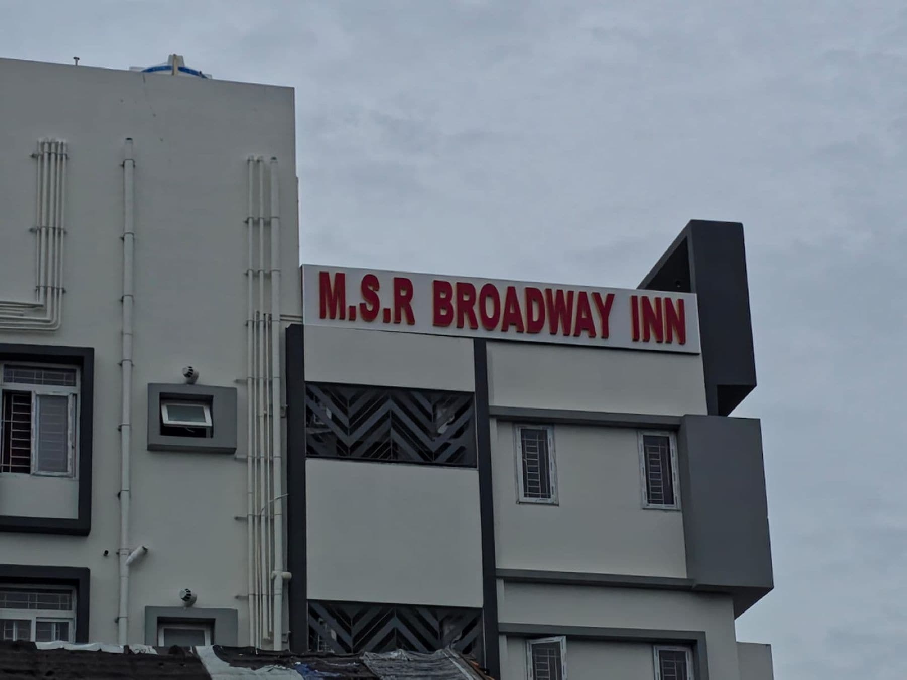 Broadway Inn - Tap to explore photos