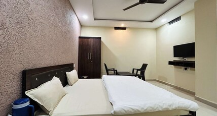 HOTEL SHIKHAR PALACE Room Type - Deluxe Non AC