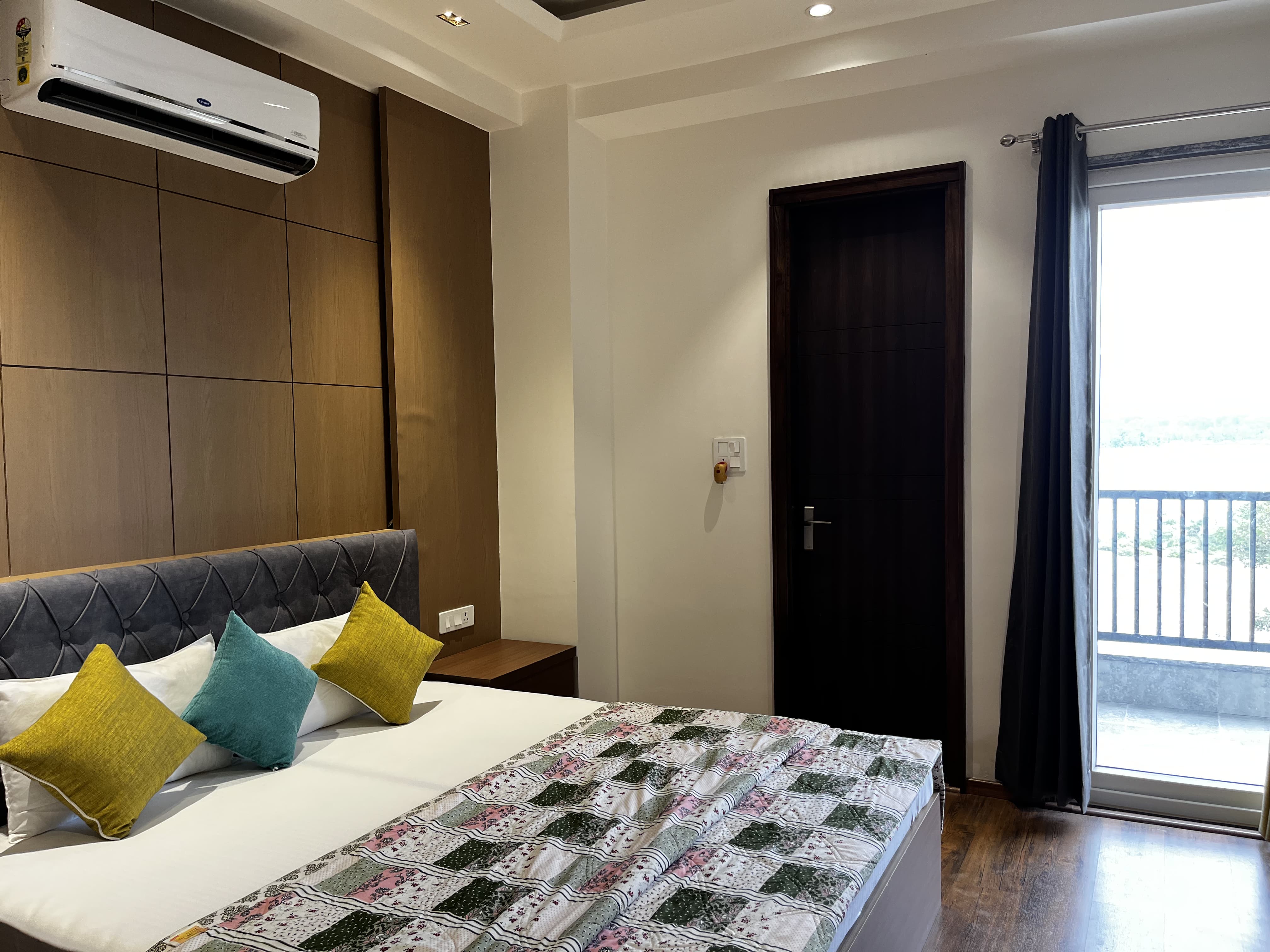 Shubham 3BHK Apartment near Ganges - Tap to explore photos
