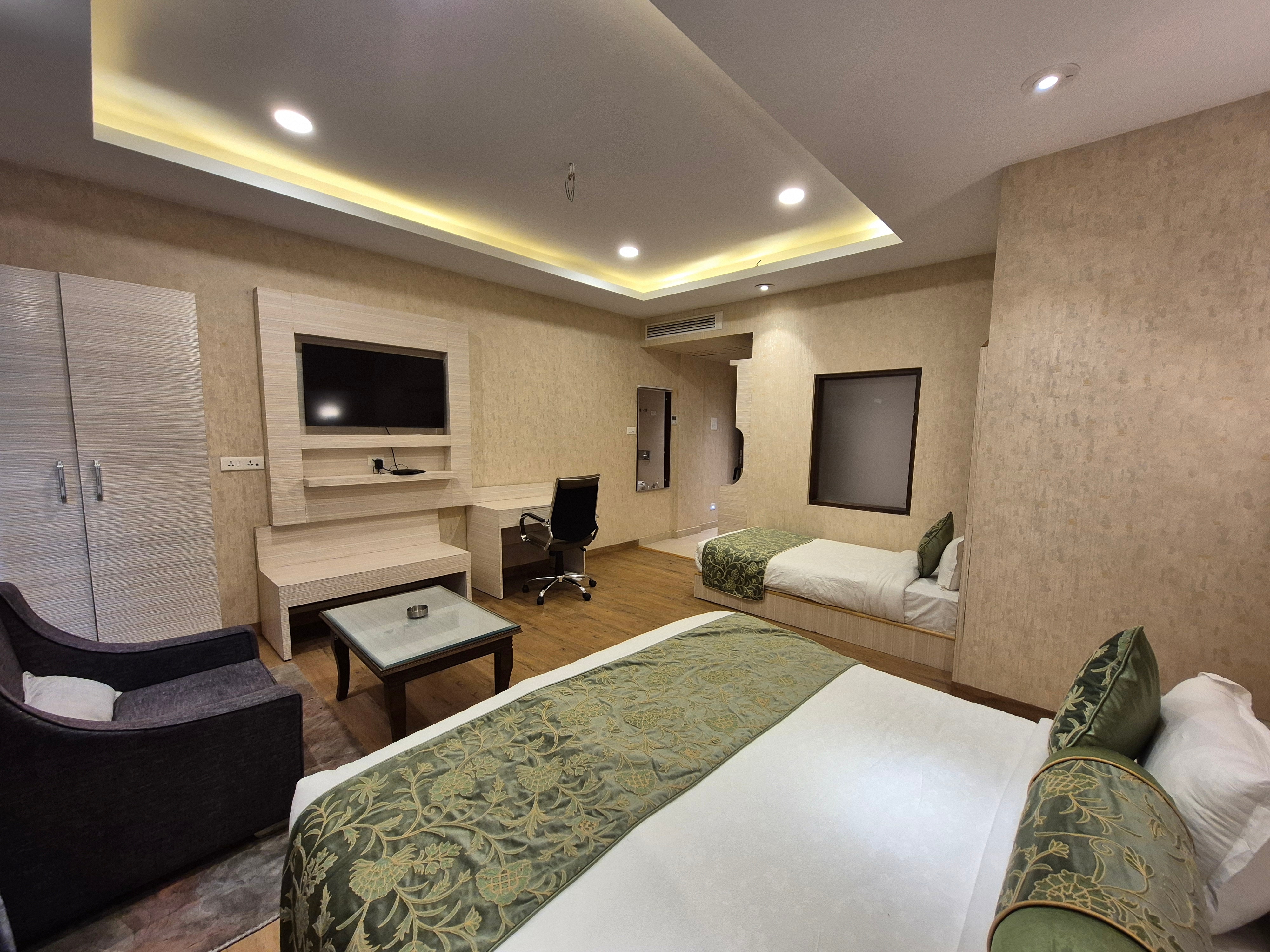 The Platinum Grand Mamta (Nearby Dal Lake) - Tap to explore photos