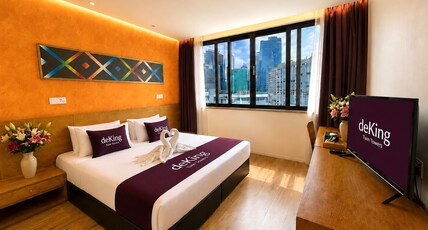 DeKing Hotel - Twin Towers Room Type - Deluxe King - Twin Tower View