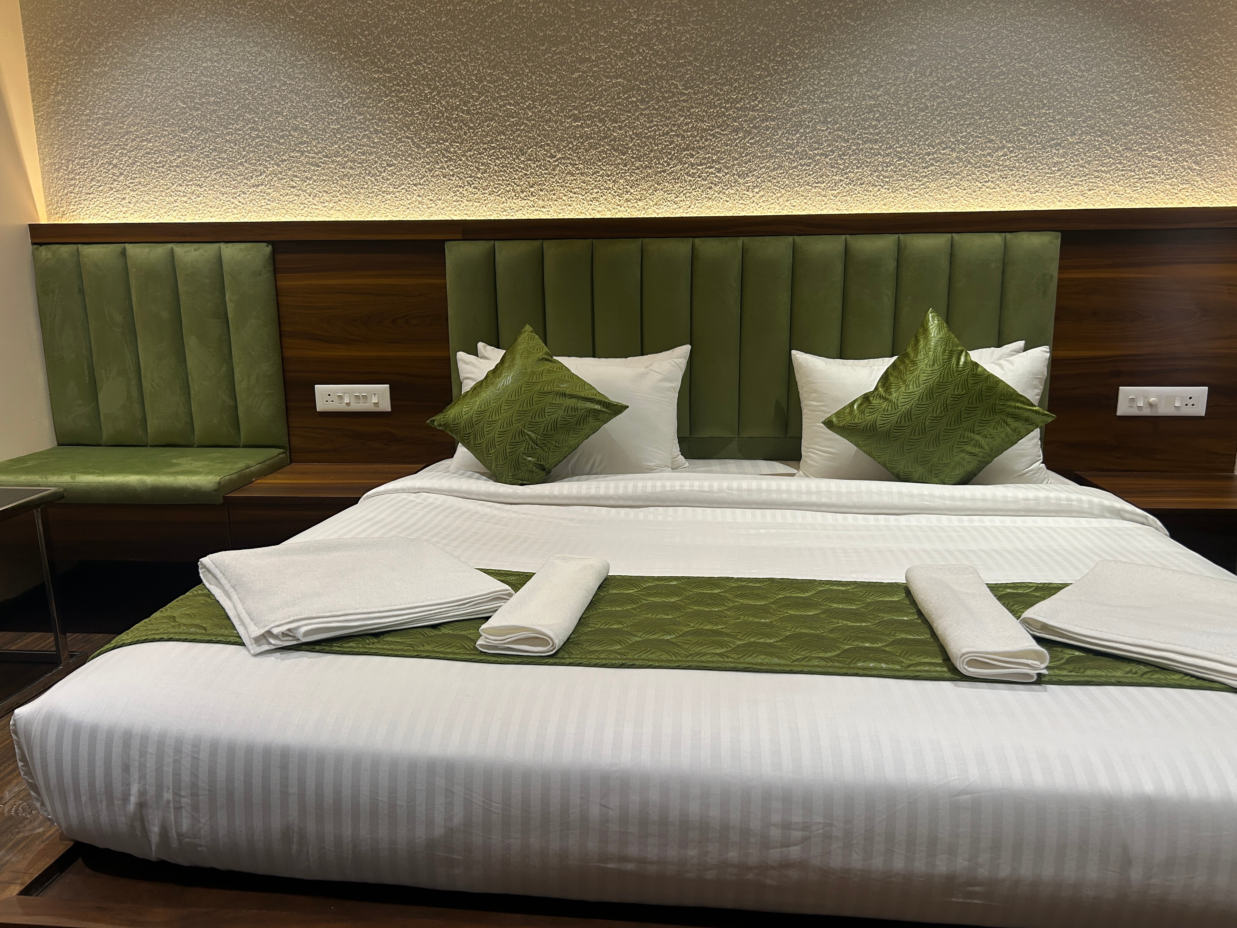 Ashirwad Retreat-A business Class Hotel - Tap to explore photos