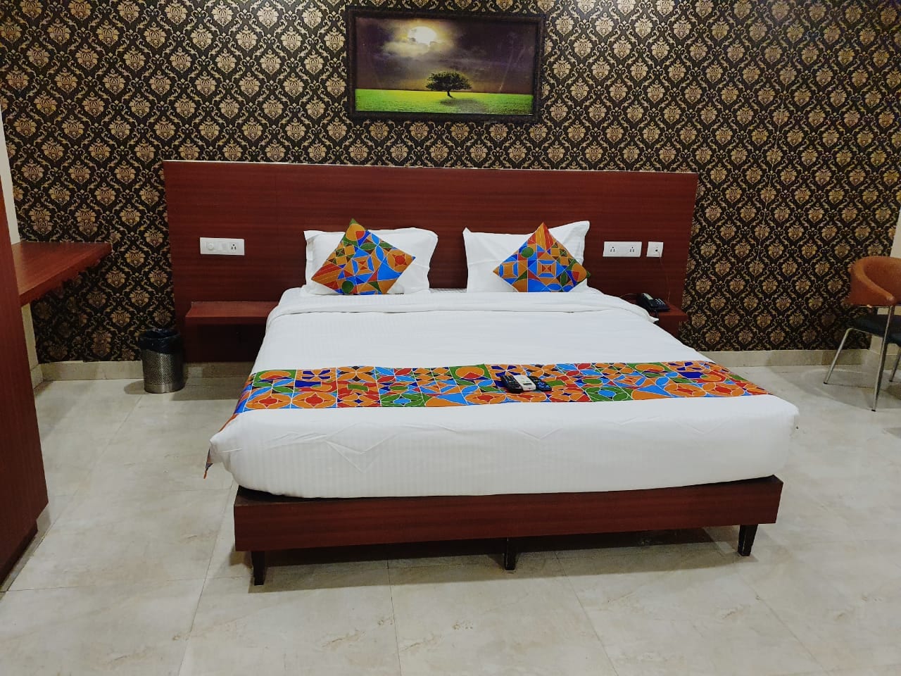 Hotel Wedlock subhash chowk Gurgaon - Tap to explore photos