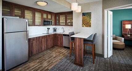 Staybridge Suites NIAGARA-ON-THE-LAKE, an IHG hotel Room Type - 1 Bedroom Suite Walk in Shower