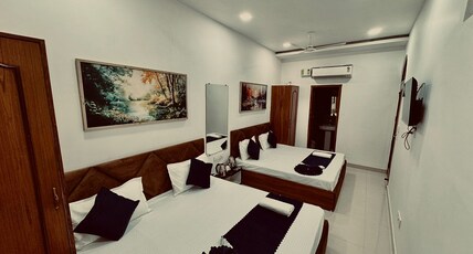 Hotel Royal Corner - 500 Meters Near Golden Temple Room Type - Family Four Bed Room