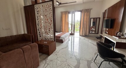 Hotel Shamsher Bagh Room Type - EXECUTIVE SUIT