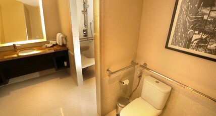 Hilton Garden Inn Trivandrum Room Type - 1 King Accessible Room