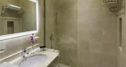 Movenpick Hotel Qassim Room Type - Deluxe King