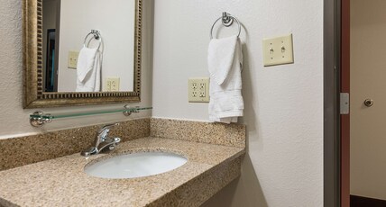 Best Western Plus Deridder Inn & Suites Room Type - 2 Queen Beds, Non-Smoking, High Speed Internet Access, Microwave And Refrigerator, Flat Screen Telev