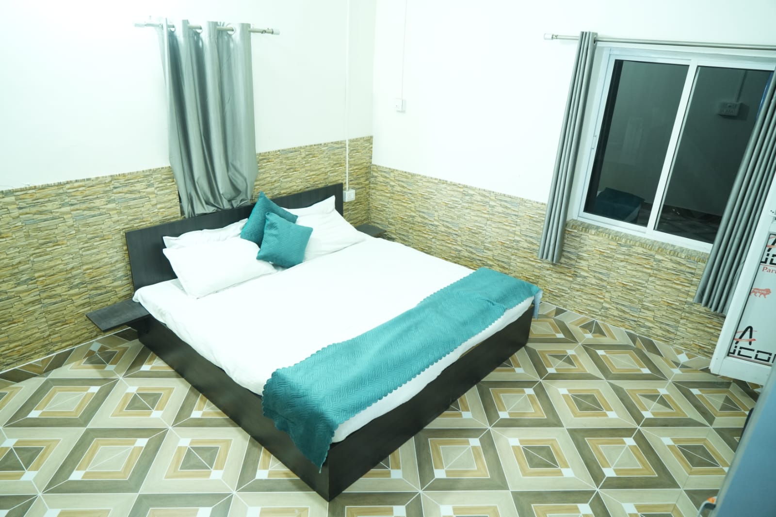 The Ganga Kinare Homestay - Tap to explore photos