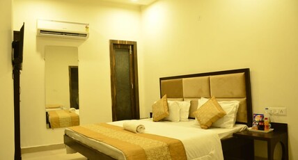 Hotel G R Residency | 2 Min Walk to Golden Temple Room Type - Deluxe 3 Bed Family Room