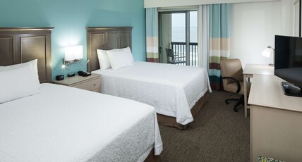 Hampton Inn & Suites by Hilton Carolina Beach Oceanfront Room Type - 2Q STD O F  W MOB TUB BAL