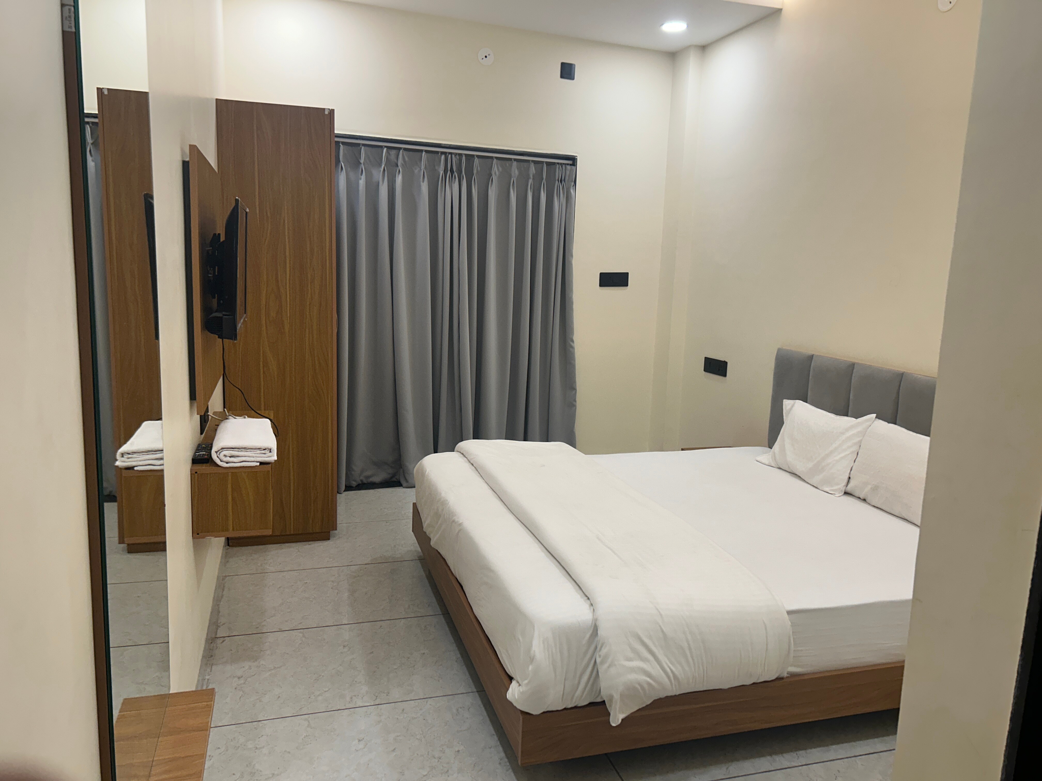 Hotel JAY Palace - Tap to explore photos