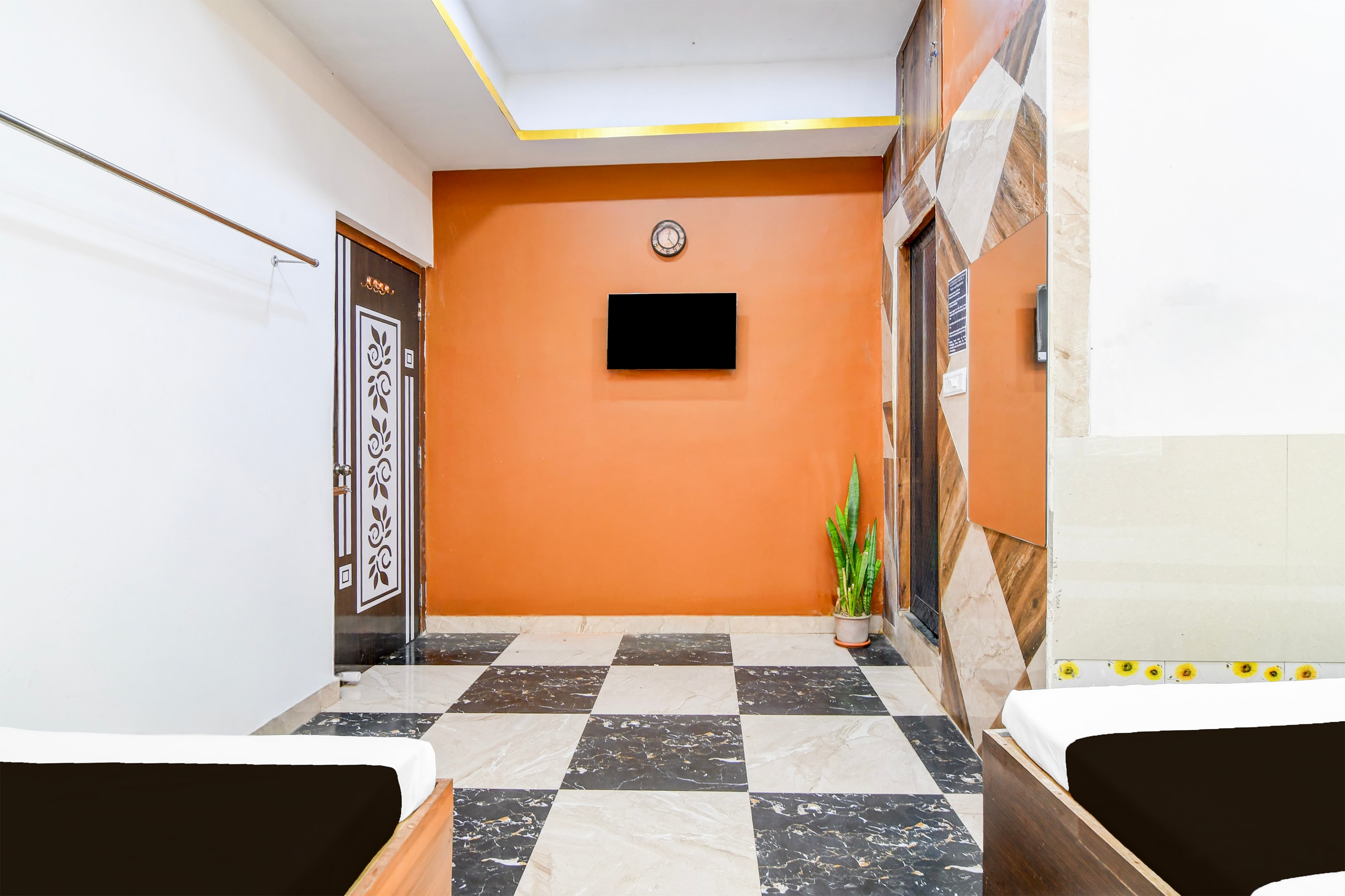 Hotel O MD INTERNATIONAL GUEST HOUSE - Tap to explore photos