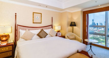 Crowne Plaza QINGDAO Room Type - 1 King Premium Local Attraction View Club Floor