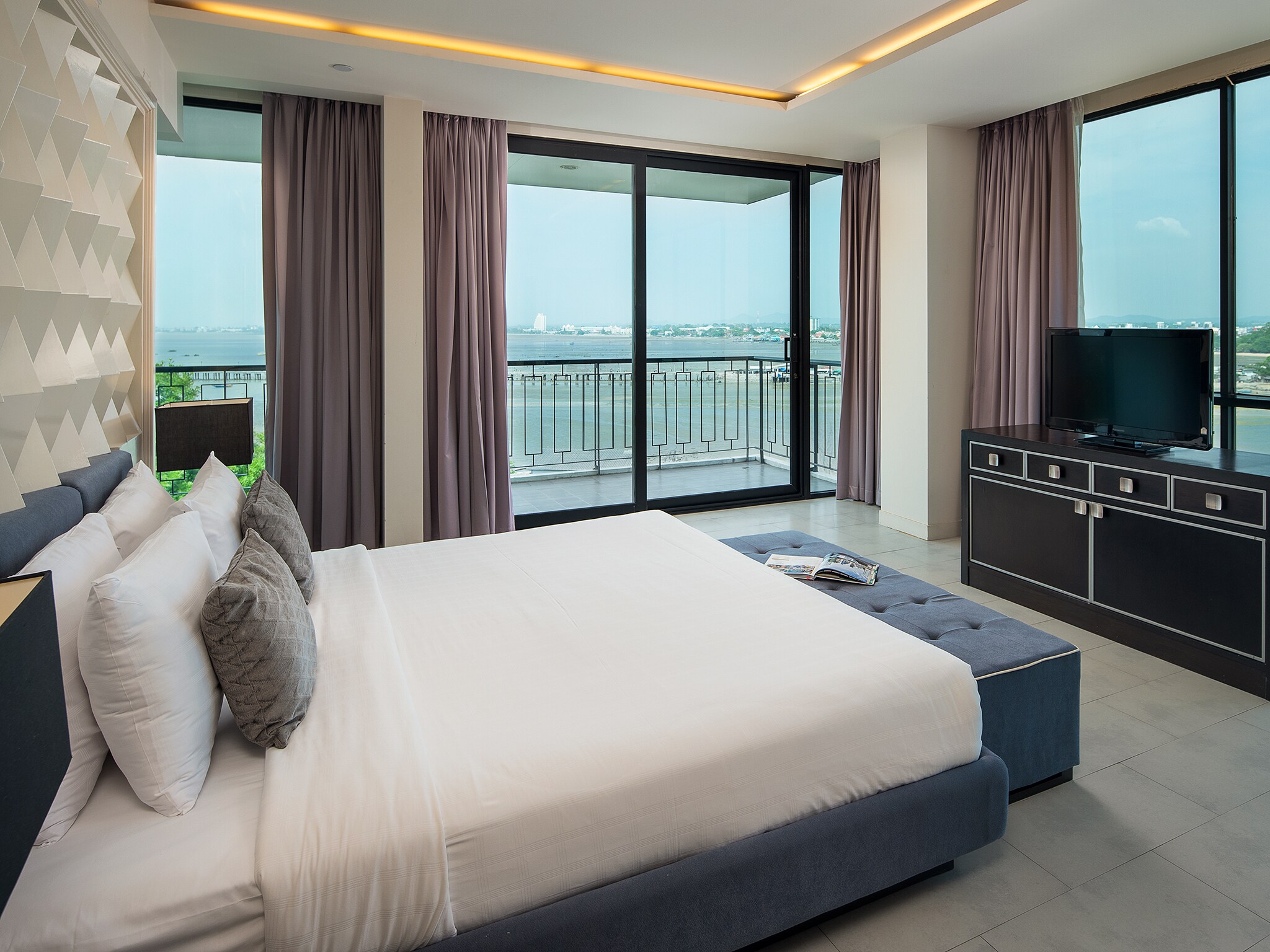 Way Hotel Pattaya - Tap to explore photos