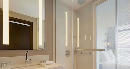 Movenpick Hotel Istanbul Golden Horn Room Type - Superior King Room with City View Movenpick Hotel Istanbul Golden Horn Room Type - Superior King Room with City View