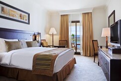 Hilton Luxor Resort & Spa