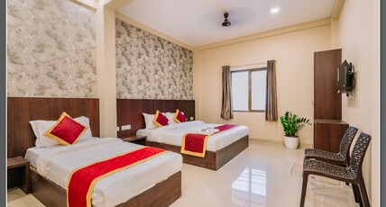 Hotel Boat Residency Room Type - Deluxe triple Room