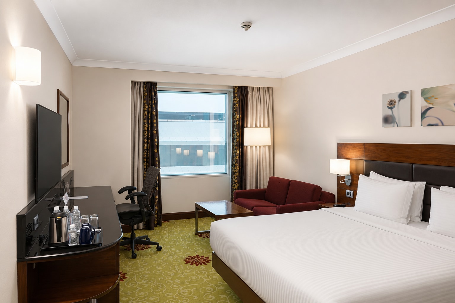 Hilton Garden Inn New Delhi Saket - Tap to explore photos