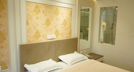 Kumaran Grand Luxury Room Room Type - Family Room