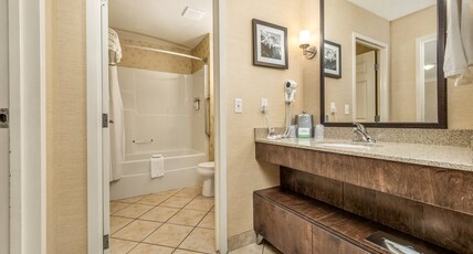 Holiday Inn LETHBRIDGE Room Type - 1 Bedroom Suite Balcony 2 Queen