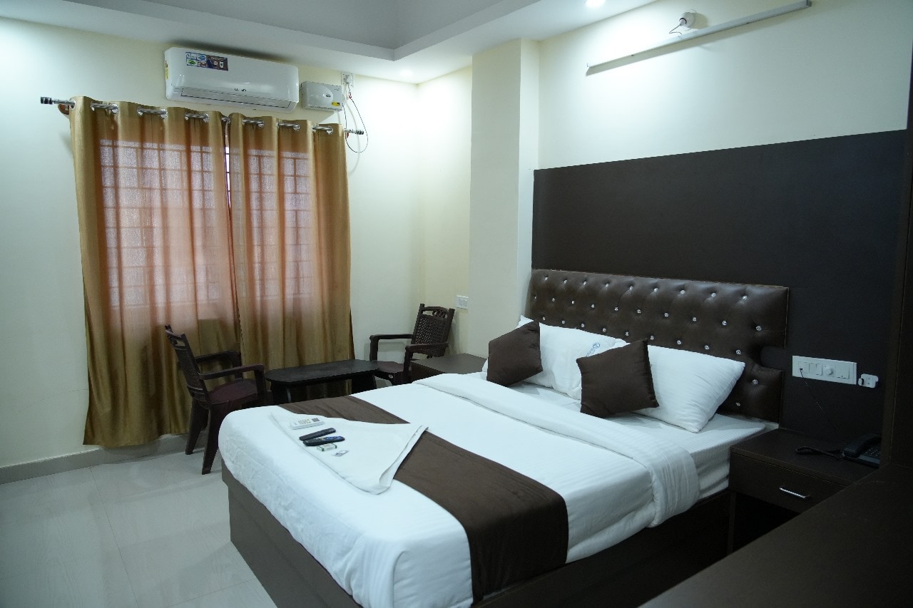 PPH Living Royal GS Comforts - Tap to explore photos