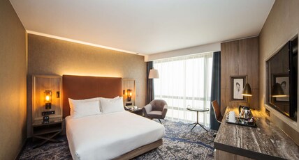 DoubleTree by Hilton London Kingston Upon Thames Room Type - QUEEN ACCESSIBLE GUEST RM