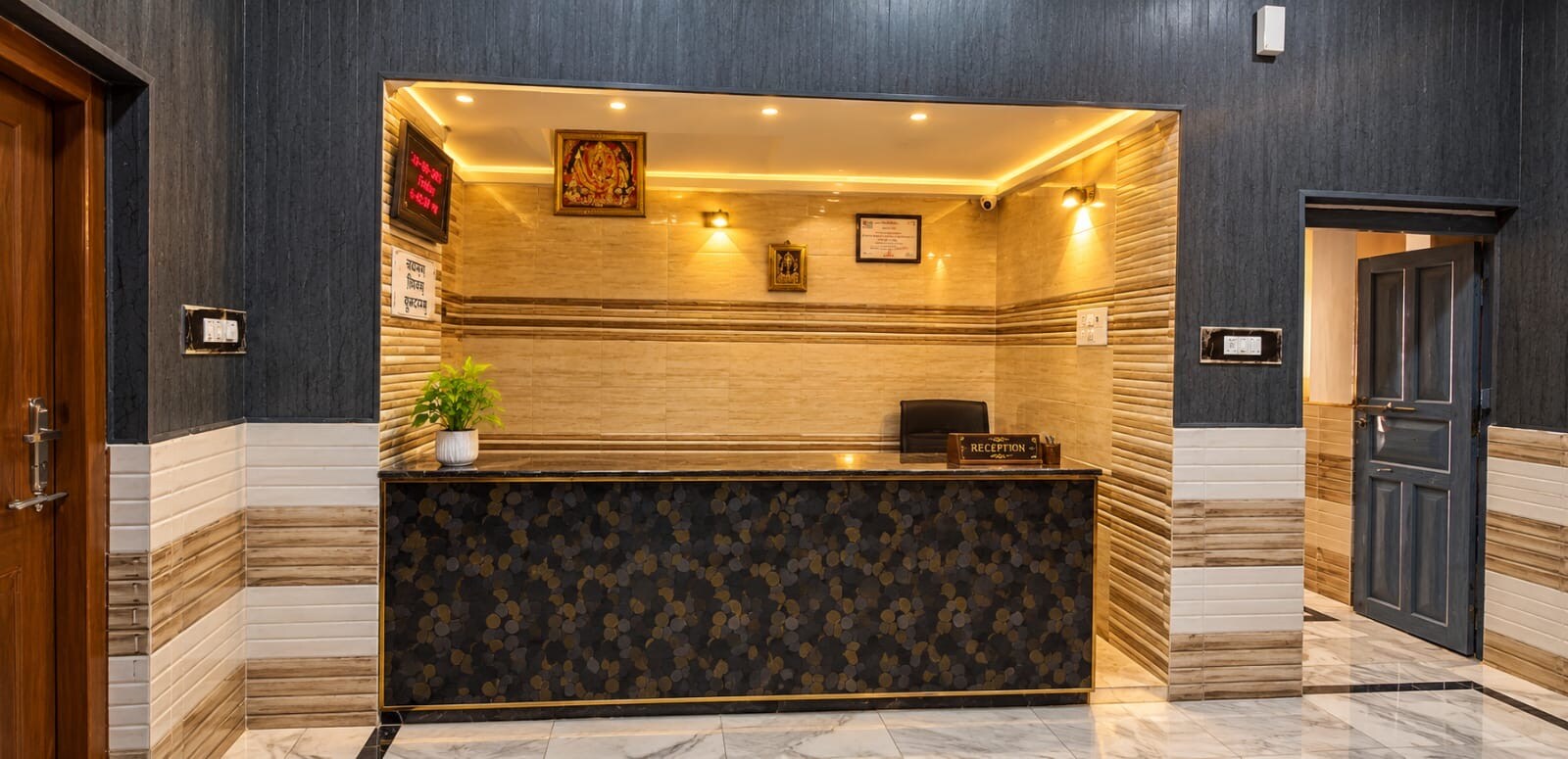 Bhagat Ji Guest House - Tap to explore photos