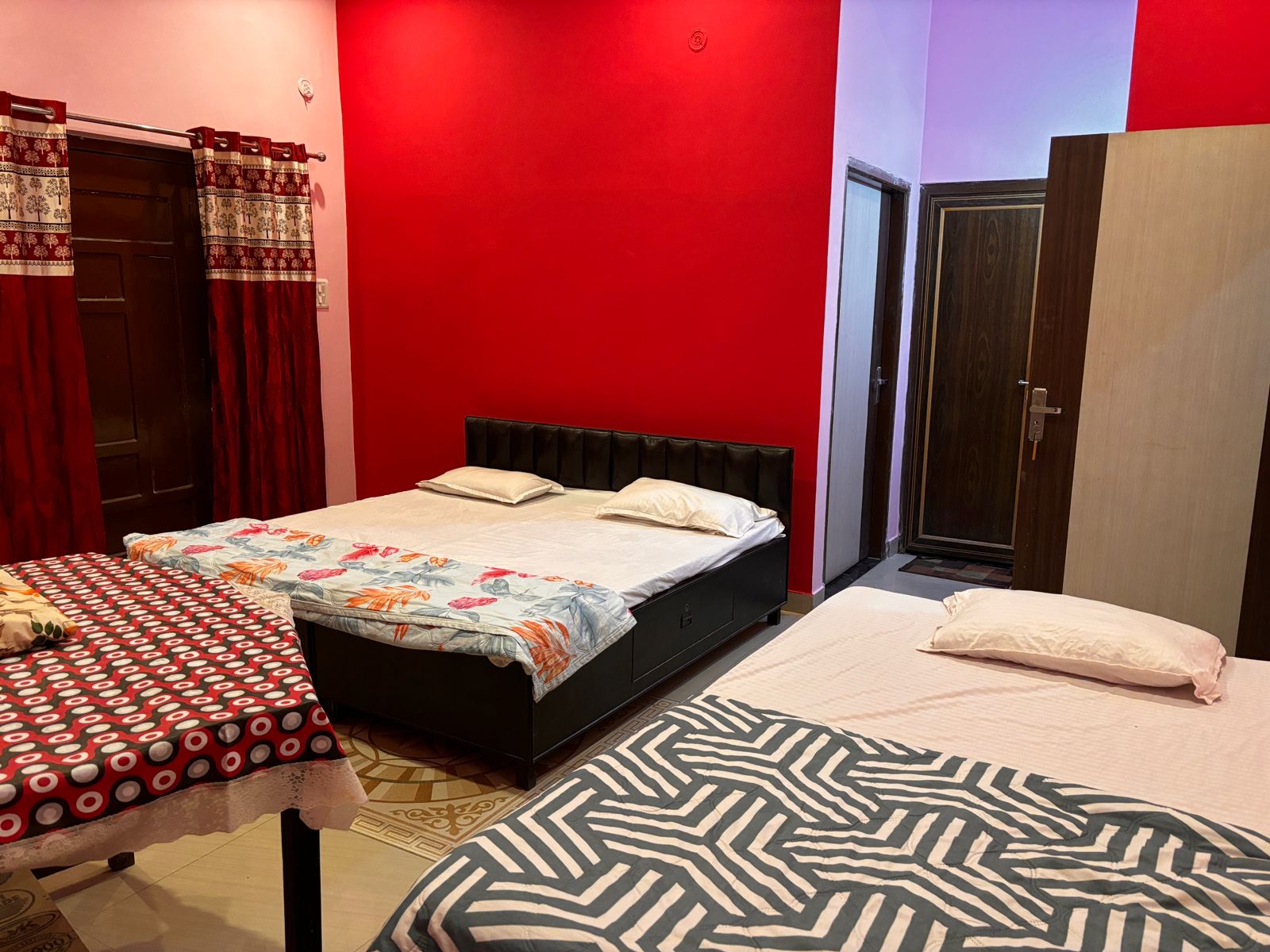 IK Homestay - Tap to explore photos