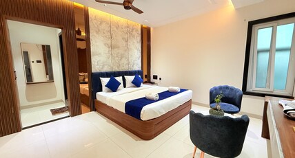 Sri Vaarahi Hotel Room Type - Deluxe Room