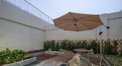 Holiday Inn Express NANJING HAPPY VALLEY Room Type - 1 King Suite Garden View