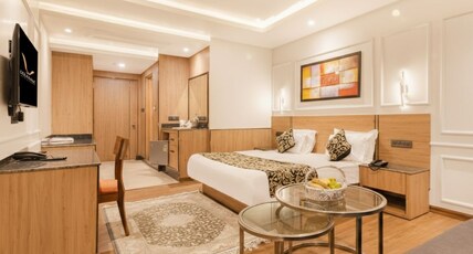 Comrade Inn - Near Jhelum Riverfront Room Type - Luxury Deluxe Room With Private Balcony (Centrally Heated)