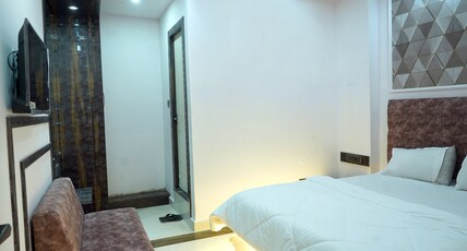 Om Hotel & Restaurant Room Type - Deluxe room without AC Om Hotel & Restaurant Room Type - Deluxe room without AC