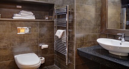 Best Western Plus Aston Hall Hotel Room Type - Suite-1 King Bed, Non-Smoking, Main Building, Roll Top Bath Best Western Plus Aston Hall Hotel Room Type - Suite-1 King Bed, Non-Smoking, Main Building, Roll Top Bath