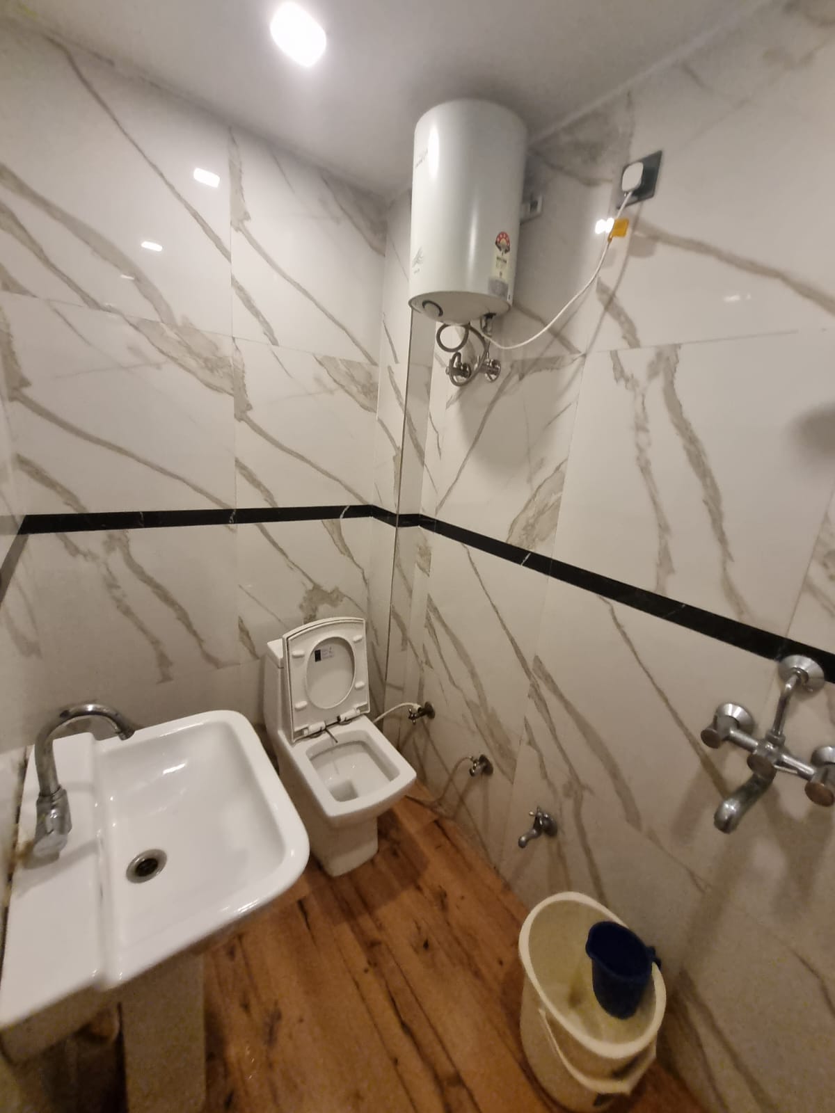 Hotel Shashi Residency - Tap to explore photos