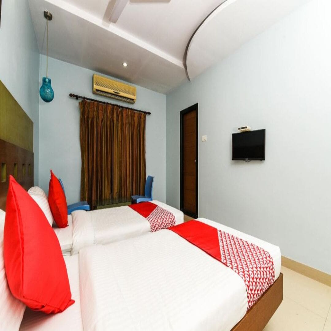 Hotel SKS Balaji Luxury Rooms - Tap to explore photos