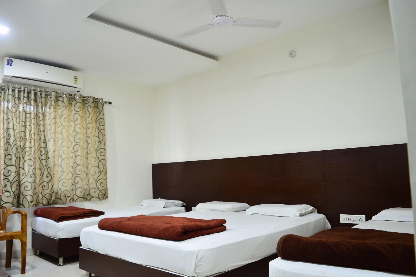 Hotel Maheshwari Avenue near Mahakaleshwar Jyotirlinga - Tap to explore photos