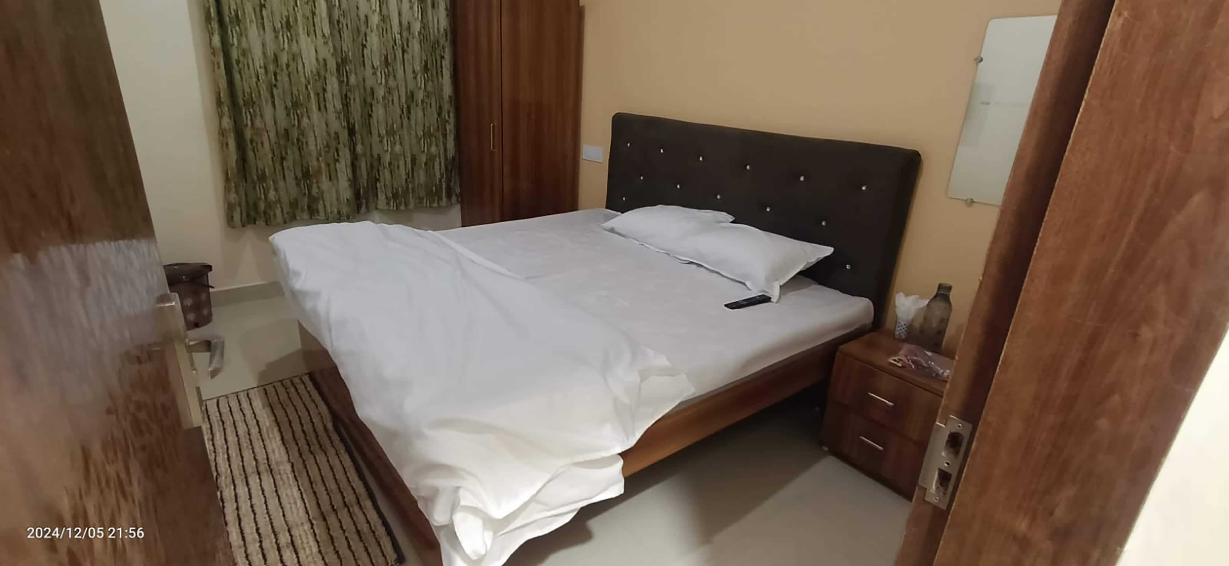 Shree Ram Ashray Home Stay - Tap to explore photos