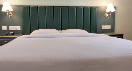Hotel Elegance Karukutty Angamaly Room Type - Deluxe Room AC