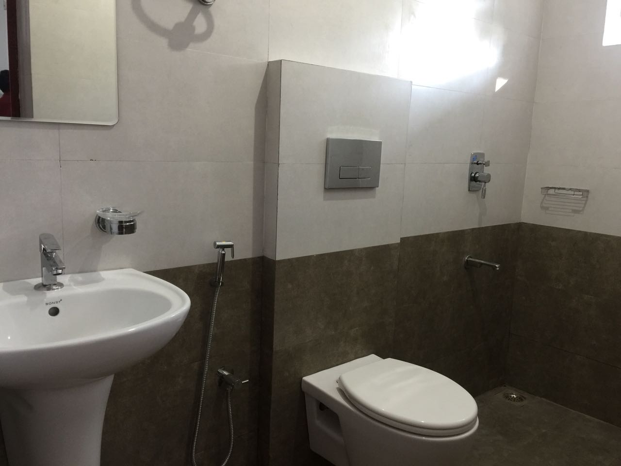 Breeze House - Tap to explore photos