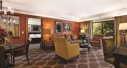 DoubleTree by Hilton Durango Room Type - RIVER VW KG 2 ROOM SUITE