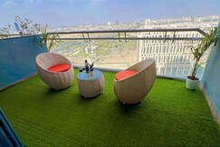 Romantic Getaway Suite City View