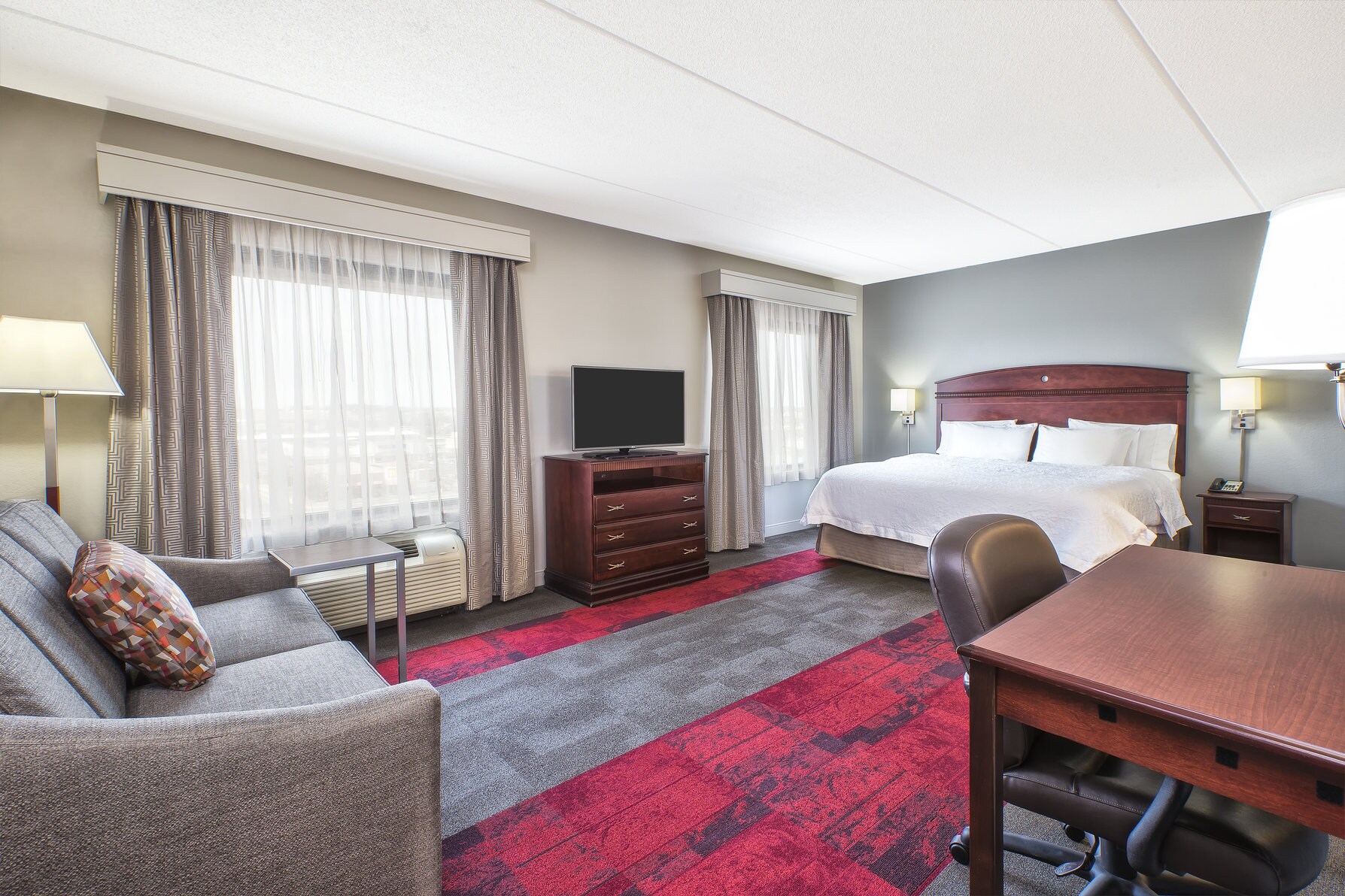 Hampton Inn & Suites Madison - West - Tap to explore photos