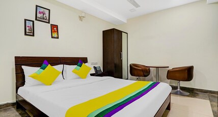 Itsy Hotels Aura Stays Room Type - Deluxe Family Room