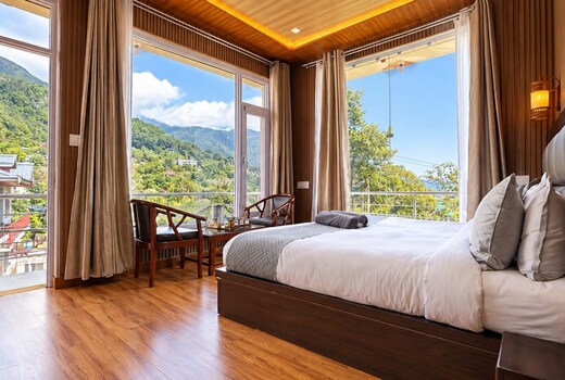 Prafull Hotel & Restaurant