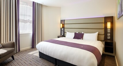 Premier Inn Reading Gateway Room Type - Accessible Double Wet Room